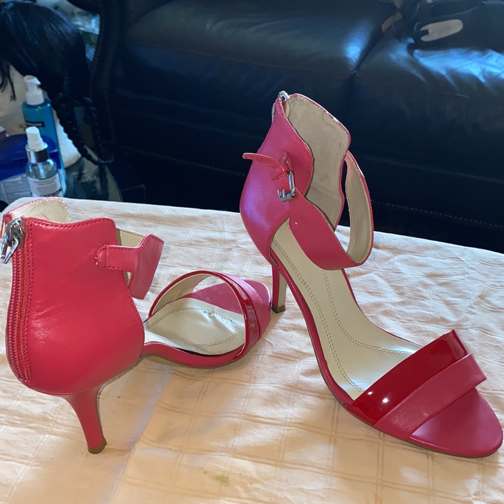 Tahari sandals size 9 - Picture 5 of 7